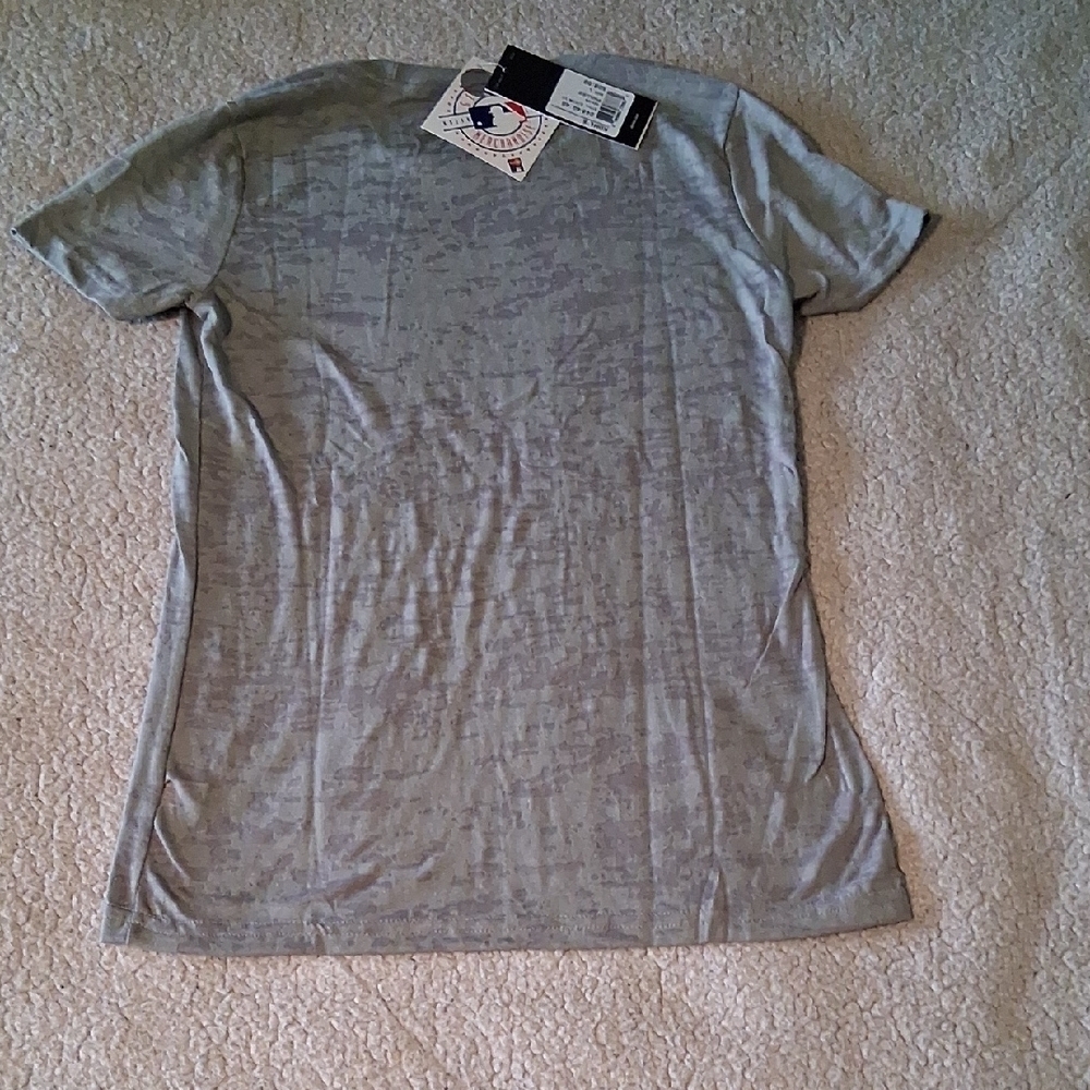 New Adidas Kids Gray Tee with Red Phillies Graphic - Picture 5 of 5